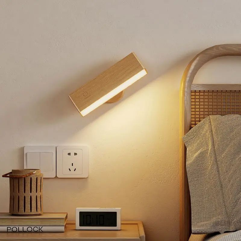 Vägglampa i trä – Uppladdningsbar LED-lampa i valnöt eller ljus trä