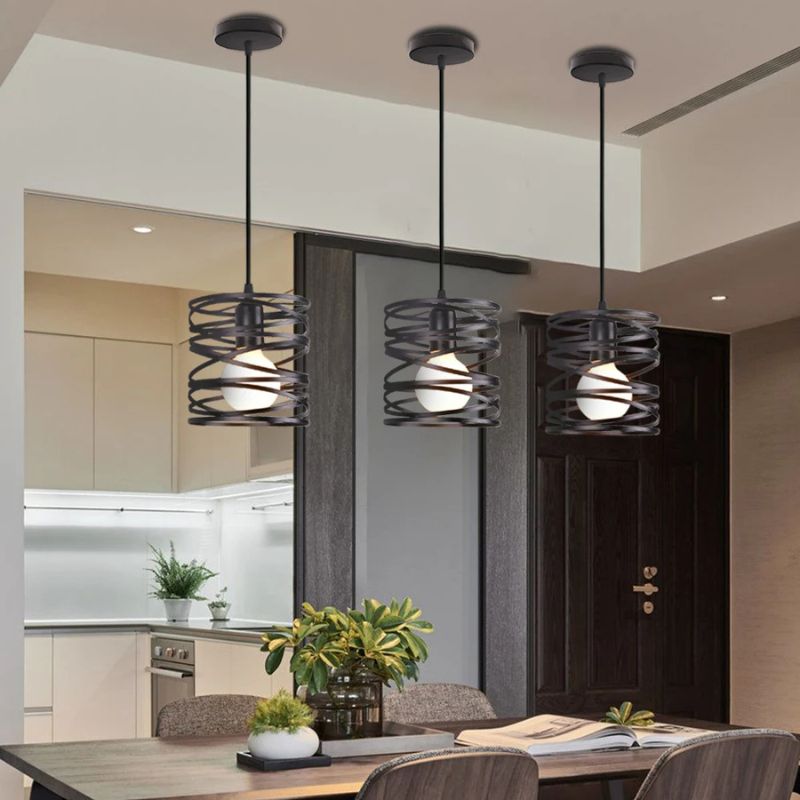Industriell spiralformad taklampa – justerbar, stilren och funktionell