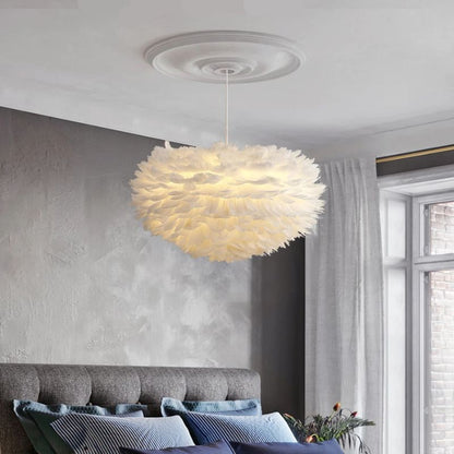 Fjäderlampa – Modern nordisk taklampa med mjukt sken för sovrum, vardagsrum & café