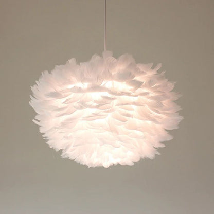 Fjäderlampa – Modern nordisk taklampa med mjukt sken för sovrum, vardagsrum & café
