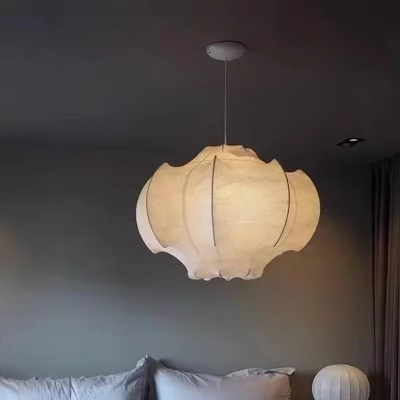 Nordic Silk Pendellampa – Skapa en varm och elegant atmosfär i ditt hem