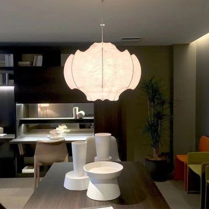 Nordic Silk Pendellampa – Skapa en varm och elegant atmosfär i ditt hem