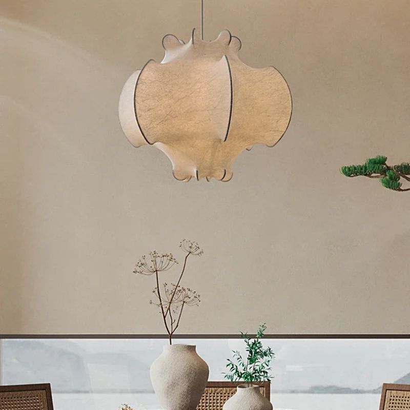 Nordic Silk Pendellampa – Skapa en varm och elegant atmosfär i ditt hem