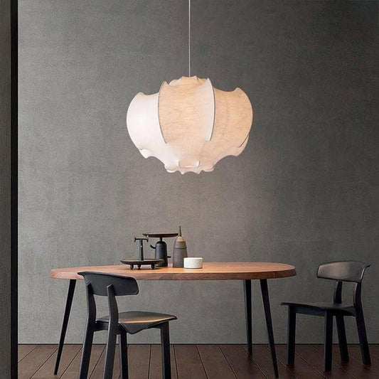 Nordic Silk Pendellampa – Skapa en varm och elegant atmosfär i ditt hem