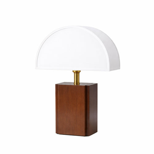 Bordslampa i modern nordisk design med helt vit skärm, träfot och gulddetalj perfekt för sängbord eller vardagsrum